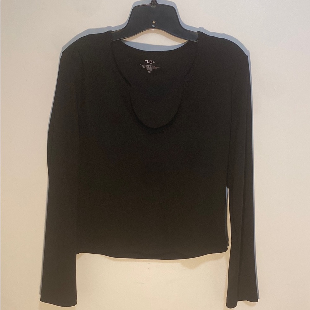 Scoop-neck Cropped Black Long Sleeve Top